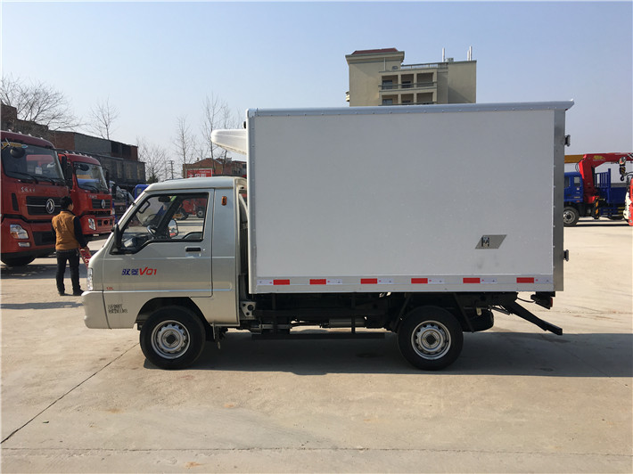 福田驭菱单轮小型冷藏车(厢长2.6米)图片3