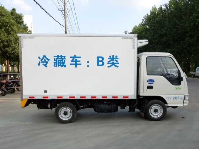 汽油版江淮康铃冷藏车(厢长3.1米)图片3