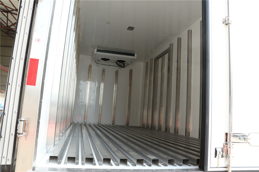 东风多利卡冷藏车(厢长5.2米)图片5